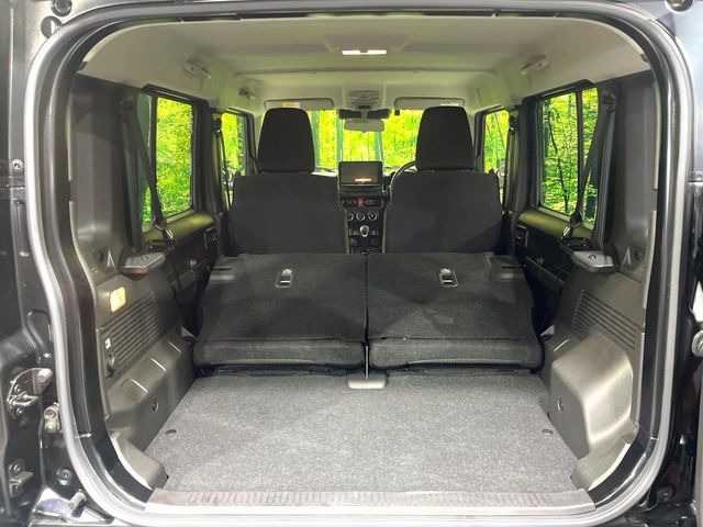 普段のお買い物や通勤、送迎等に十分な荷室スペースを確保しております。セカンドシートを倒すと、大きな荷物の積載も可能です♪