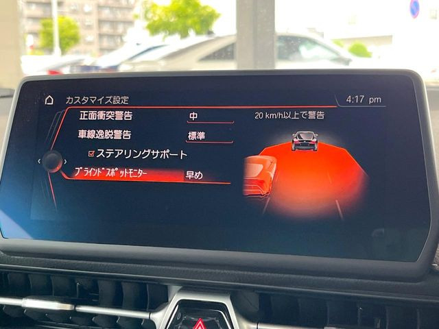 【ブラインドスポットモニター】走行中、ドアミラーの死角になりやすい箇所に後続車が接近するとサイドミラーのレンズに警告を表示!ドライバーに注意喚起をしてくれます。