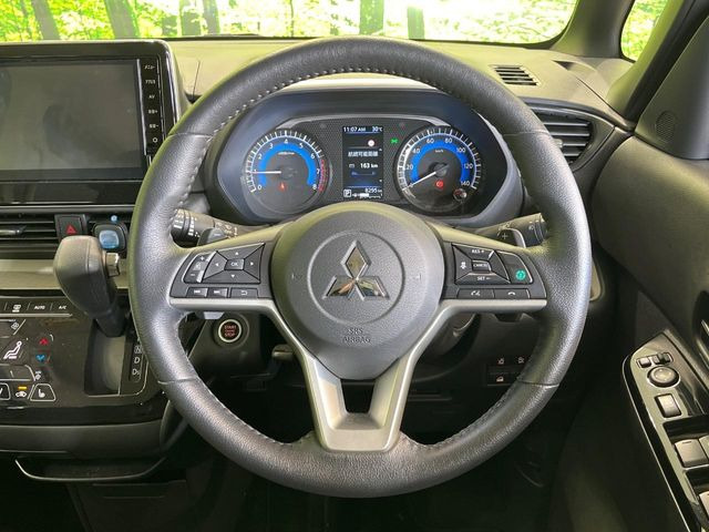 【純正革巻きステアリング】上質な革を使用することで、手にしっかり馴染みとても運転しやすいハンドルです♪