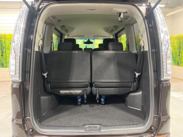 普段のお買い物や通勤、送迎等に十分な荷室スペースを確保しております。セカンドシートを倒すと、大きな荷物の積載も可能です♪