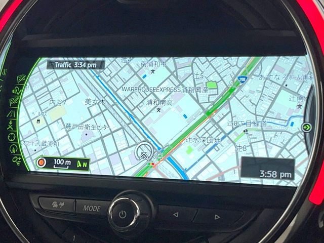 ●純正ナビ:一体感のあるナビは、高級感ある車内を演出してくれます。オーディオ機能も充実しておりますので、運転もより楽しめます♪