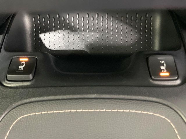 【シートヒーター】寒い日に重宝するシートヒーター!エアコンより早く温まってくれるので寒がりの人も安心ですね♪エアコンの温風は乾燥するから苦手、という方にもをおすすめです。