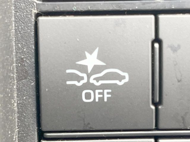 【スマートアシスト】走行中に前方の車両等を認識し、衝突しそうな時は警報とブレーキで衝突回避と被害軽減をアシスト。より安全にドライブをお楽しみいただけます。