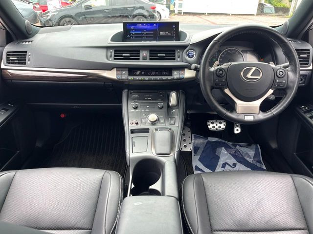 CT200h Fスポーツ