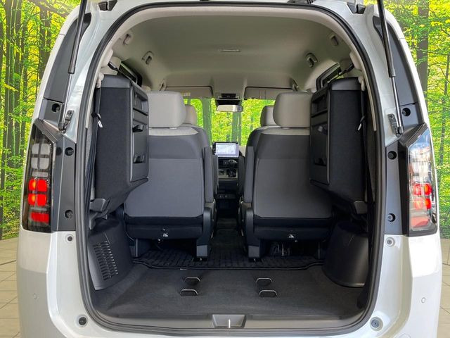 普段のお買い物や通勤、送迎等に十分な荷室スペースを確保しております。セカンドシートを倒すと、大きな荷物の積載も可能です♪