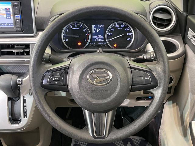 【ステアリングスイッチ】運転中、前方から目線をそらすことなく、オーディオ等の操作が可能な便利機能!安心&快適なドライブを演出してくれます♪