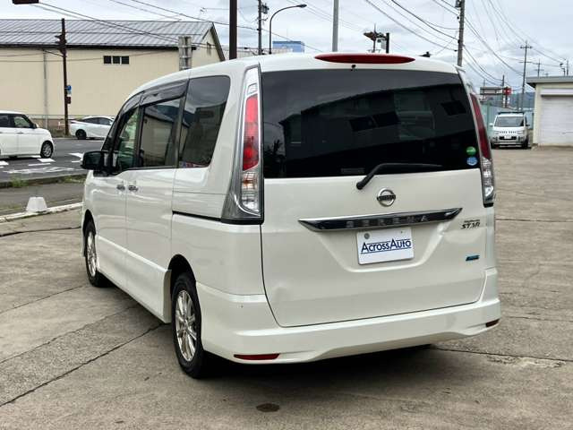 セレナ2.0 ハイウェイスター Vセレクション 4WD