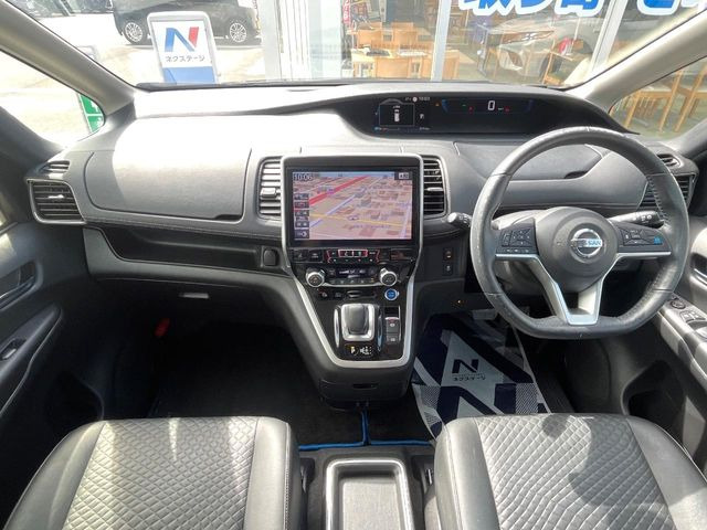 セレナ1.2 e-POWER ハイウェイスターV