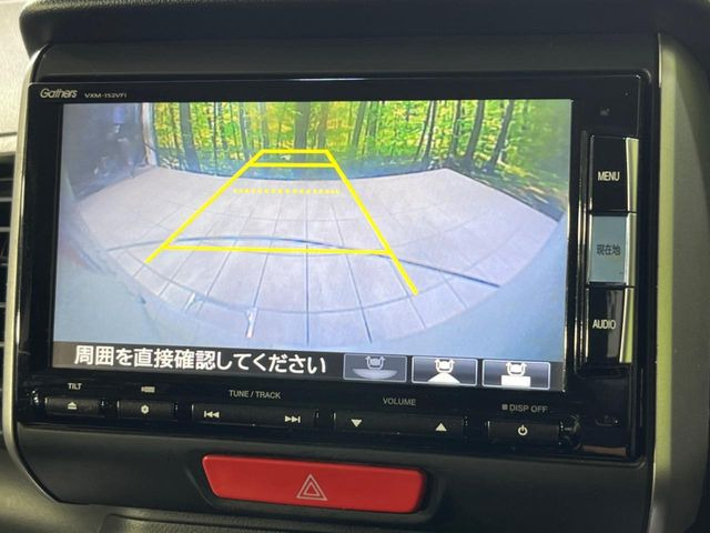 【バックカメラ】駐車時に後方がリアルタイム映像で確認できます。大型商業施設や立体駐車場での駐車時や、夜間のバック時に大活躍!運転スキルに関わらず、今や必須となった装備のひとつです!
