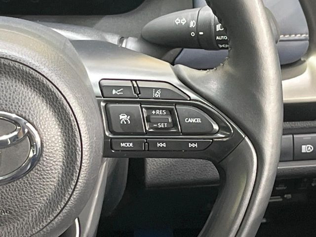 【レーダークルーズコントロール】高速道路での長距離走行が楽に!!自動で速度を保つクルーズコントロールが、衝突軽減システムと連携し、前方の車両を感知して車間を保つように速度調節してくれます!!