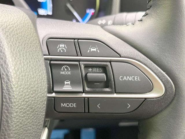 【レーダークルーズコントロール】高速道路での長距離走行が楽に!!自動で速度を保つクルーズコントロールが、衝突軽減システムと連携し、前方の車両を感知して車間を保つように速度調節してくれます!!