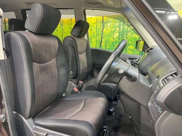 運転席シート廻りは使用感も少なく、良好な状態となっています。丁寧に使われていたことがよくわかりますね。