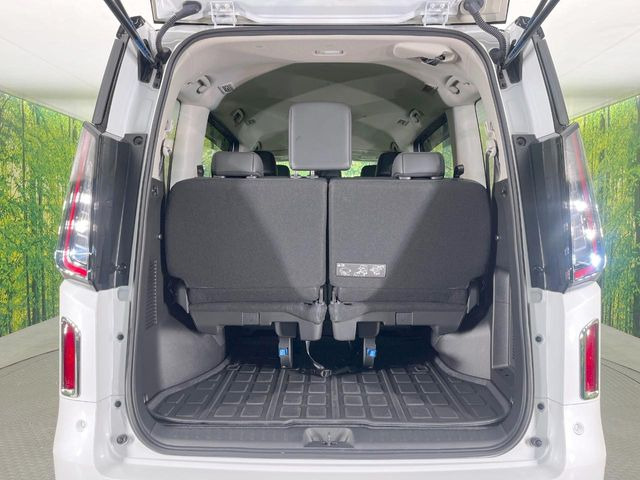 普段のお買い物や通勤、送迎等に十分な荷室スペースを確保しております。セカンドシートを倒すと、大きな荷物の積載も可能です♪