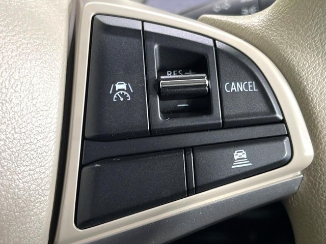 【アダプティブクルーズコントロール】高速道路での長距離走行が楽に!!自動で速度を保つクルーズコントロールが、衝突軽減システムと連携し、前方の車両を感知して車間を保つように速度調節してくれます!!