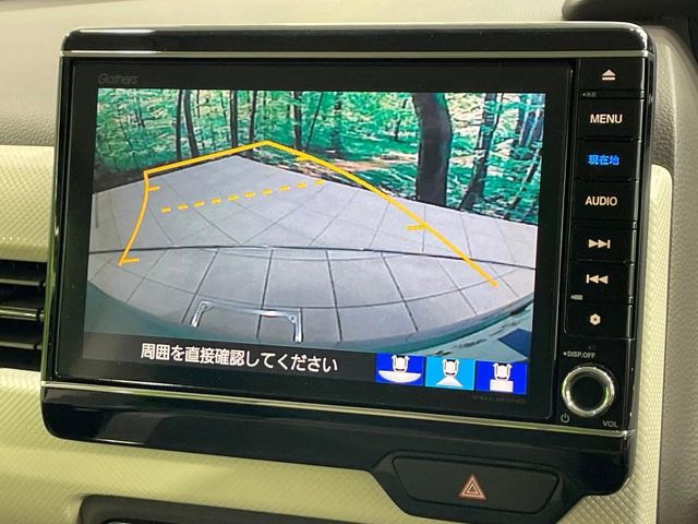 【バックカメラ】駐車時に後方がリアルタイム映像で確認できます。大型商業施設や立体駐車場での駐車時や、夜間のバック時に大活躍!運転スキルに関わらず、今や必須となった装備のひとつです!