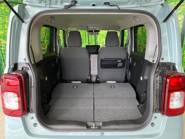 普段のお買い物や通勤、送迎等に十分な荷室スペースを確保しております。セカンドシートを倒すと、大きな荷物の積載も可能です♪