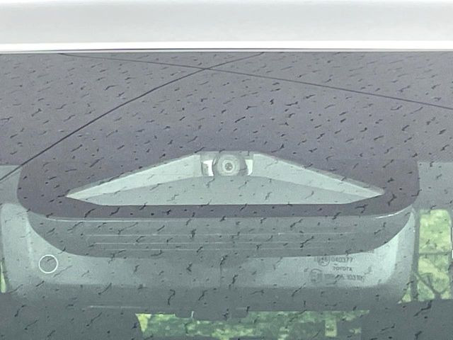【トヨタセーフティセンス】走行中に前方の車両等を認識し、衝突しそうな時は警報とブレーキで衝突回避と被害軽減をアシスト。より安全にドライブをお楽しみいただけます。