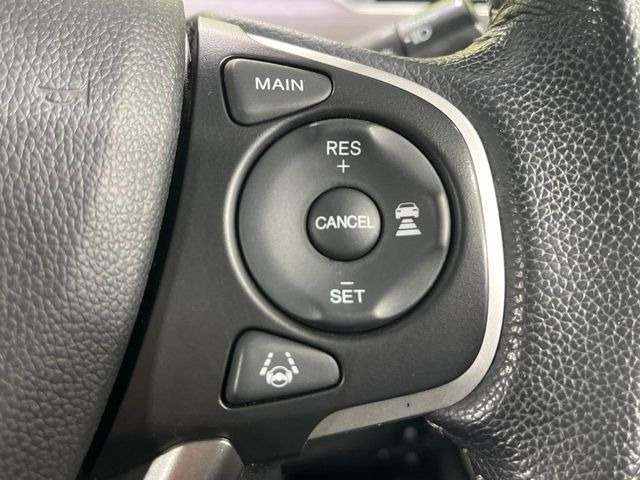 【アダプティブクルーズコントロール】高速道路での長距離走行が楽に!!自動で速度を保つクルーズコントロールが、衝突軽減システムと連携し、前方の車両を感知して車間を保つように速度調節してくれます!!