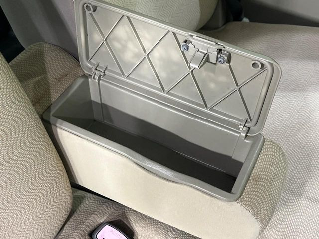 【アームレスト】運転中の身体の負担を軽減してくれるアームレストを装備♪
