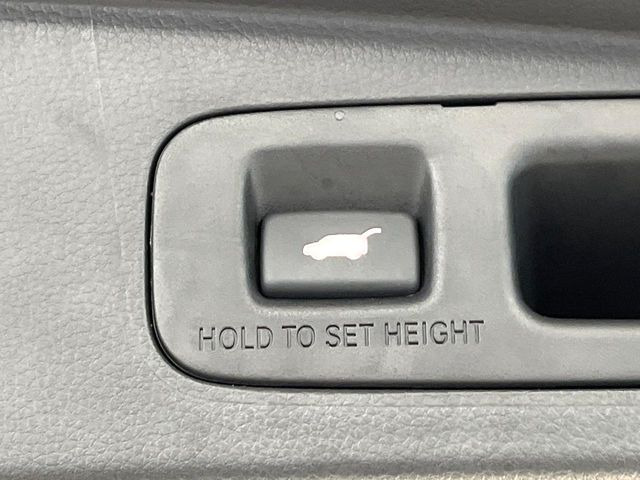 【パワーバックドア】スマートキーや運転席のボタンを押すだけでリアゲートが自動で開閉します!荷物を持っている時や、高い位置にあるバックドアを閉める際に便利な機能です♪