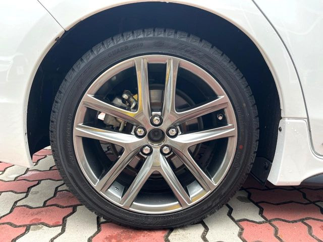�y����17�C���`�A���~�z�C�[���z�O�ςɃ}�b�`���������A���~�z�C�[���𑕒����Ă���܂��B�e��ЊO�A���~�z�C�[����A�X�^�b�h���X�^�C�����戵�����Ă���܂��B���񂲑��k����������