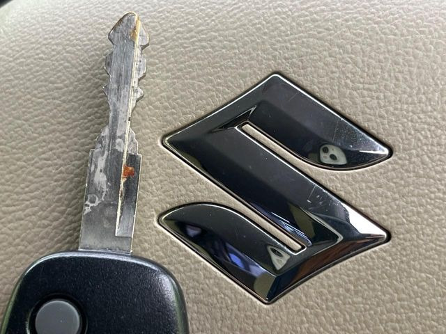 【キーレス】少し離れた場所からでもボタン一つでドアの開錠・施錠ができるのでとっても便利!ドアの鍵穴周りに傷をつけることもありません♪