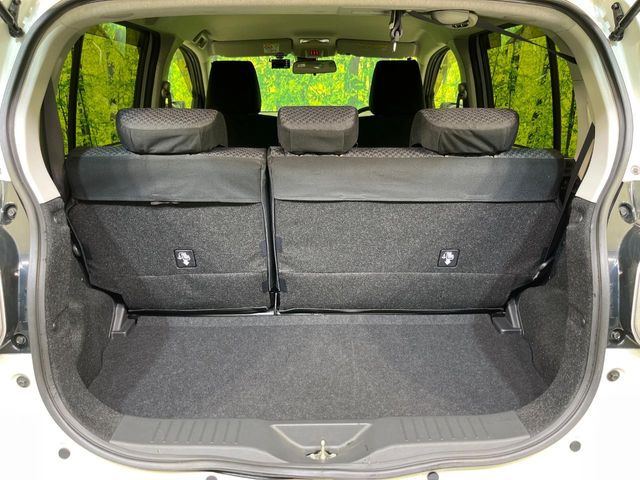 普段のお買い物や通勤、送迎等に十分な荷室スペースを確保しております。セカンドシートを倒すと、大きな荷物の積載も可能です♪