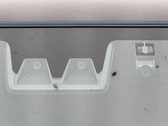 【スマートアシスト】走行中に前方の車両等を認識し、衝突しそうな時は警報とブレーキで衝突回避と被害軽減をアシスト。より安全にドライブをお楽しみいただけます。