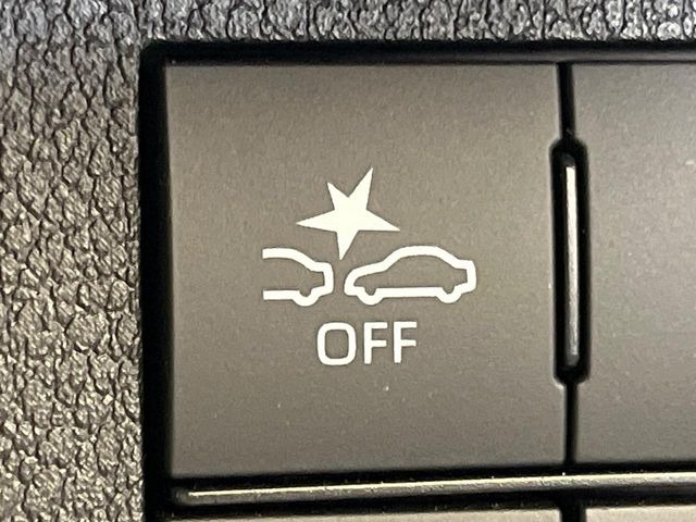 【スマートアシスト】走行中に前方の車両等を認識し、衝突しそうな時は警報とブレーキで衝突回避と被害軽減をアシスト。より安全にドライブをお楽しみいただけます。