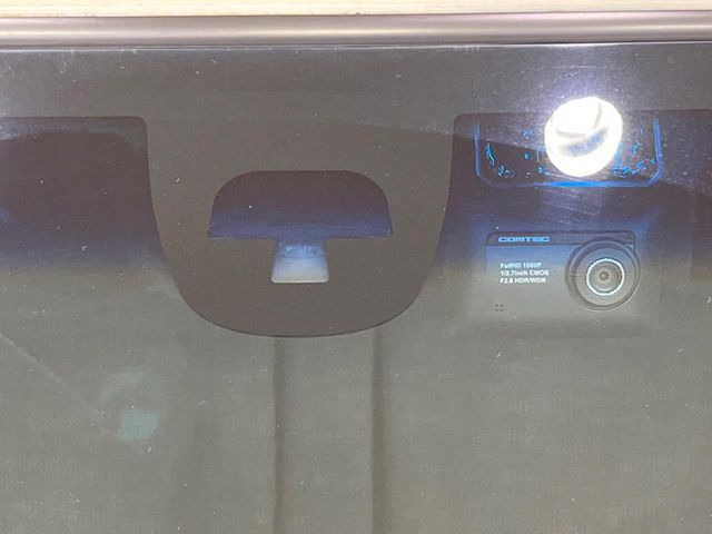 【シティブレーキアクティブシステム】低速走行中に前方の車両等を認識し、衝突しそうな時は警報とブレーキで衝突回避と被害軽減をアシスト。より安全にドライブをお楽しみいただけます。