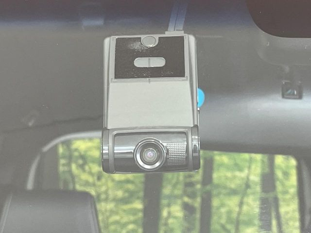 【ドライブレコーダー】ドライブレコーダー装備!走行中はもちろん、あおり運転や事故に遭遇した際、映像で記録し、万一のリスクに備えます。※記録用SDカードはお客様ご自身でご準備いただく必要があります。