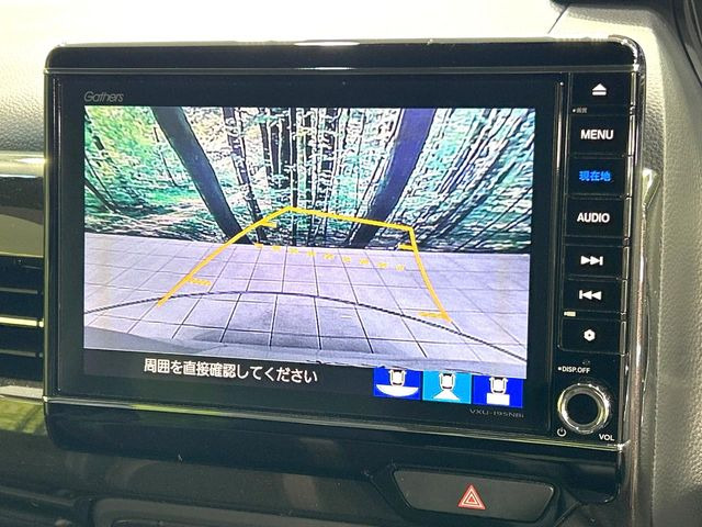 【バックカメラ】駐車時に後方がリアルタイム映像で確認できます。大型商業施設や立体駐車場での駐車時や、夜間のバック時に大活躍!運転スキルに関わらず、今や必須となった装備のひとつです!