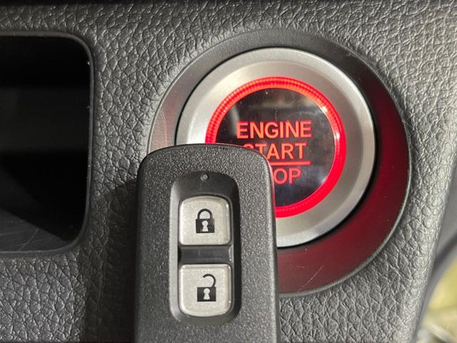 �yHonda�X�}�[�g�L�[�z�J�o����|�P�b�g�ɓ��ꂽ�܂܂ł��h�A�̎{���E�������\�ȃX�}�[�g�L�[�𑕔��B�G���W���̃I���E�I�t�����J�M�����o���K�v����������Ƃ��Ă��֗��ł���