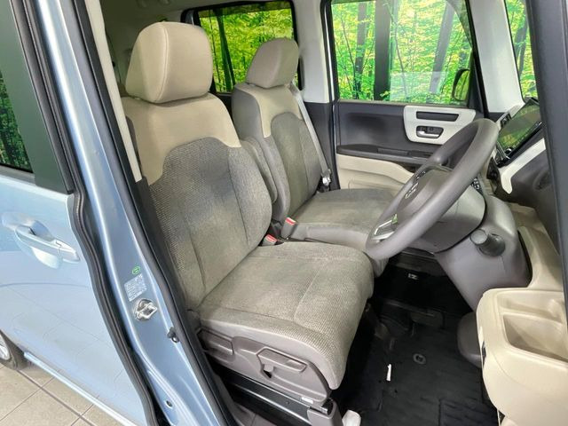 運転席シート廻りは使用感も少なく、良好な状態となっています。丁寧に使われていたことがよくわかりますね。