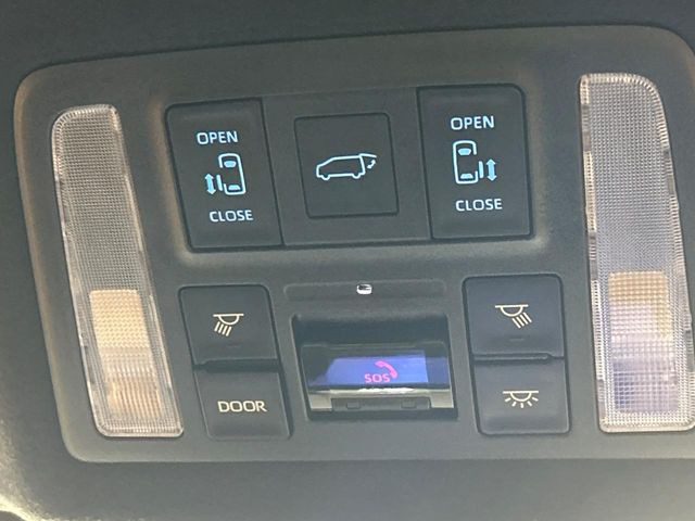 【両側パワースライドドア】スマートキーや運転席のスイッチで後席両側スライドドアの開閉が可能♪電動だから力を入れてドアを開ける必要が無く、小さなお子様でも簡単に開け閉めでき快適です♪