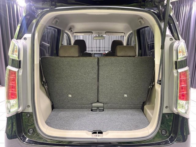 普段のお買い物や通勤、送迎等に十分な荷室スペースを確保しております。セカンドシートを倒すと、大きな荷物の積載も可能です♪