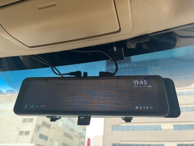 【デジタルインナーミラー】後席の大きな荷物や同乗者で後方が確認しづらい時でも安心!カメラが撮影した車両後方の映像をルームミラー内に表示。クリアな視界で状況の確認が可能です!
