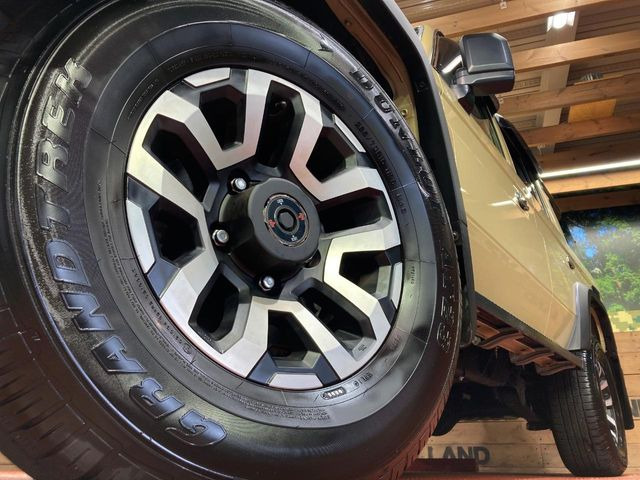 �y16�C���`�A���~�z�C�[���z�O�ςɃ}�b�`�����A���~�z�C�[���𑕒����Ă���܂��B�e��A���~�z�C�[����A�X�^�b�h���X�^�C�����戵�����Ă���܂��B���񂲑��k����������