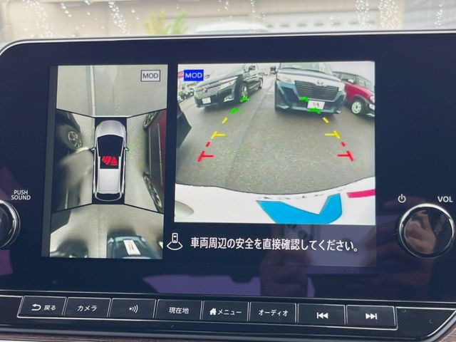 【アラウンドビューモニター】専用のカメラにより、上から見下ろしたような視点で360度クルマの周囲を確認することができます☆死角部分も確認しやすく、狭い場所での切り返しや駐車もスムーズに行えます。