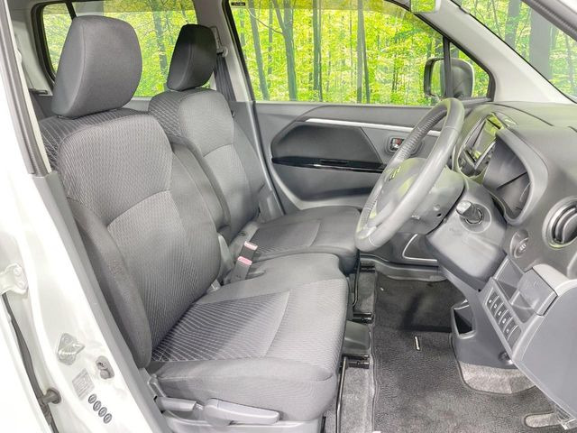 運転席シート廻りは使用感も少なく、良好な状態となっています。丁寧に使われていたことがよくわかりますね。