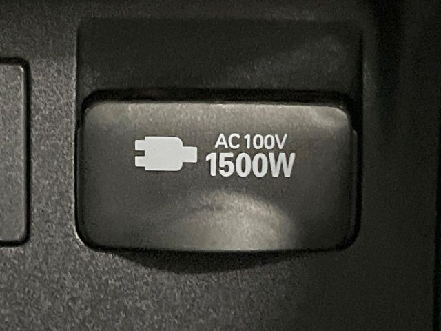 【1500Wアクセサリーコンセント】消費電力1500Wまでの家電が使えます。キャンプやスポーツ・アウトドアでのアクティビティはもちろん、災害・停電の際に大活躍♪