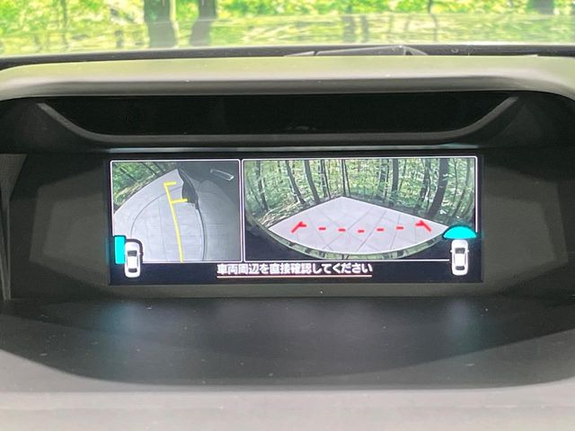【フロント&サイドカメラ】ドライバーから見にくい死角部分を映像で確認できる前方と左側面にカメラを装着。見通しがきかない場所や住宅密集地などを運転することが多い人におすすめの安心装備です。