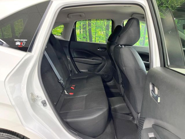 �R���p�N�g�J�[�ł����A�Z�J���h�V�[�g�͏\���ȍL����������K�ɂ���肢�������܂���V�[�g��|���đ傫�ȉו���ς񂾂�ƁA�p�r�̕����L��1��ł��B