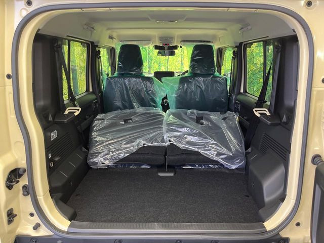 普段のお買い物や通勤、送迎等に十分な荷室スペースを確保しております。セカンドシートを倒すと、大きな荷物の積載も可能です♪