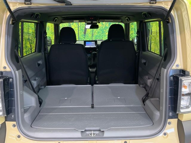 普段のお買い物や通勤、送迎等に十分な荷室スペースを確保しております。セカンドシートを倒すと、大きな荷物の積載も可能です♪