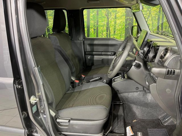 運転席シート廻りは使用感も少なく、良好な状態となっています。前オーナー様が丁寧に使っていたことがよくわかりますね。