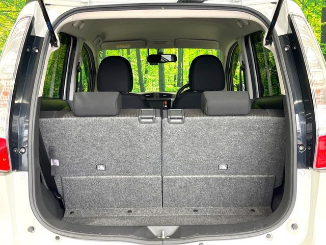 普段のお買い物や通勤、送迎等に十分な荷室スペースを確保しております。セカンドシートを倒すと、大きな荷物の積載も可能です♪