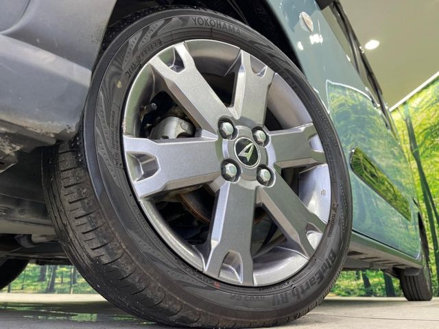 �y����15�C���`�A���~�z�C�[���z�O�ςɃ}�b�`���������A���~�z�C�[���𑕒����Ă���܂��B�e��ЊO�A���~�z�C�[����A�X�^�b�h���X�^�C�����戵�����Ă���܂��B���񂲑��k����������