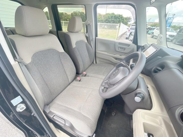 運転席シート廻りは使用感も少なく、良好な状態となっています。丁寧に使われていたことがよくわかりますね。