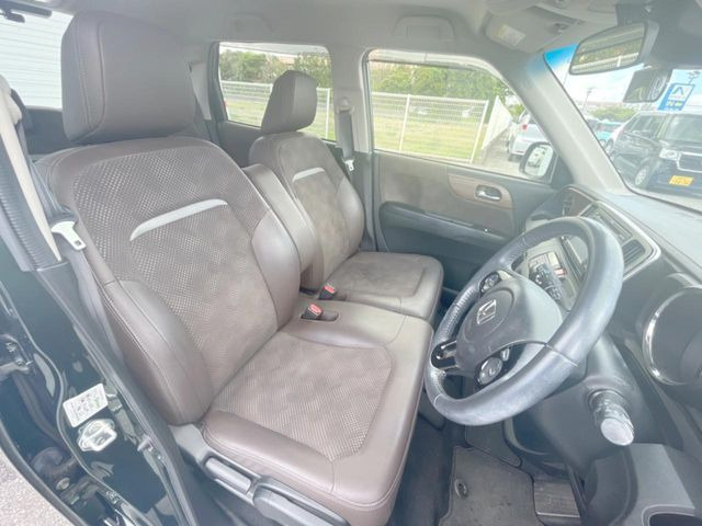 運転席シート廻りは使用感も少なく、良好な状態となっています。丁寧に使われていたことがよくわかりますね。
